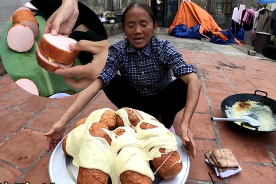 Bà Tân Vlog làm món xúc xích phô mai đã khác người lại cắt siêu to, người xem hoang mang 'cắn sao nổi?'
