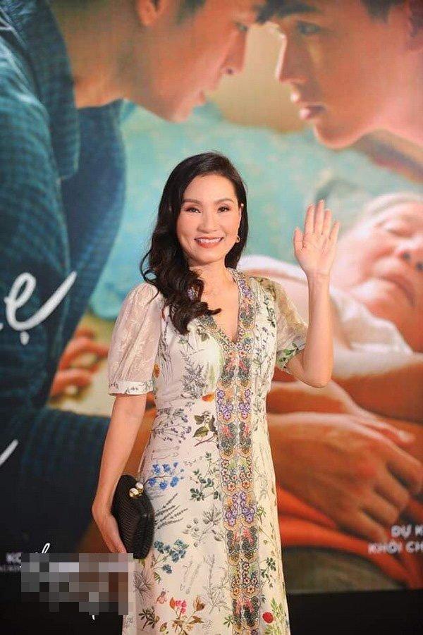 Khi dấu hiệu tuổi tác hằn rõ trên gương mặt, đây là cách giúp Hồng Đào vẫn luôn tươi trẻ-7