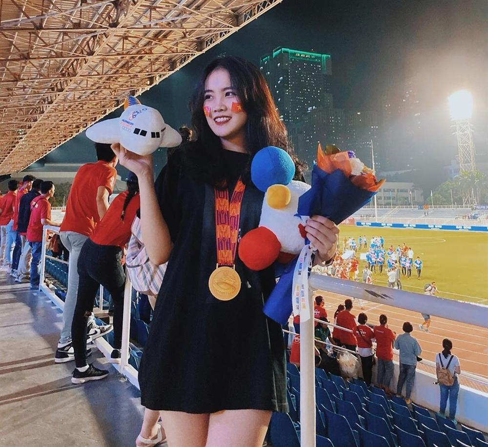 Học bạn gái Văn Hậu cách tạo dáng khi chụp ảnh du lịch-1