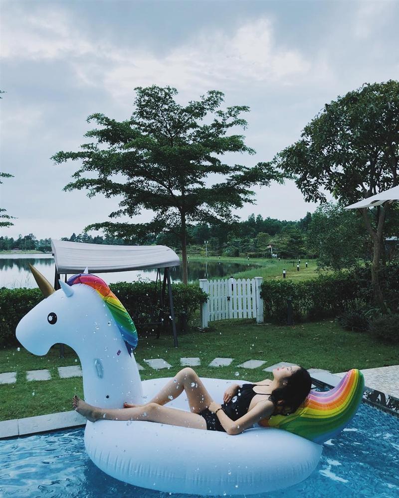 Học bạn gái Văn Hậu cách tạo dáng khi chụp ảnh du lịch-4