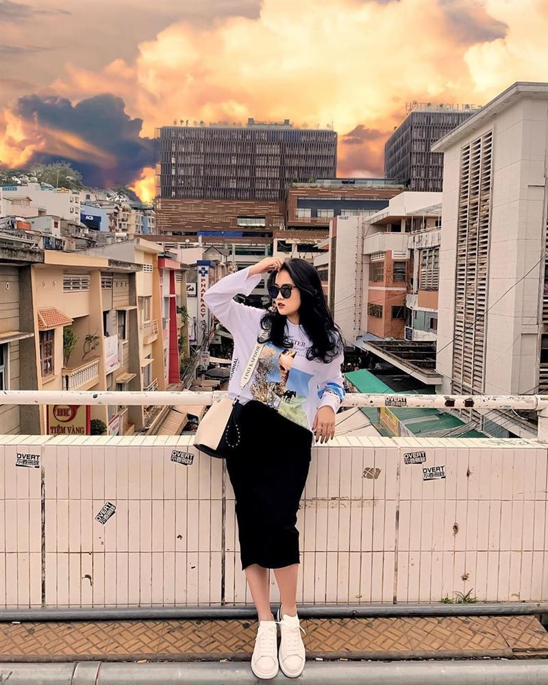 Học bạn gái Văn Hậu cách tạo dáng khi chụp ảnh du lịch-7