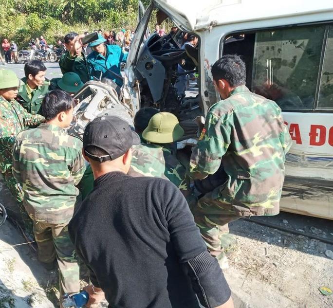 Vụ xe chở đoàn từ thiện đâm vào vách đá: Thêm 1 người tử vong-1