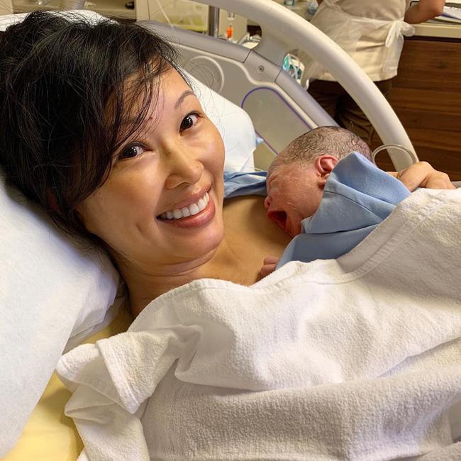 Sinh con ở tuổi 42, Shark Linh - Thương Vụ Bạc Tỷ làm bao người tan chảy với chia sẻ về việc làm mẹ-1