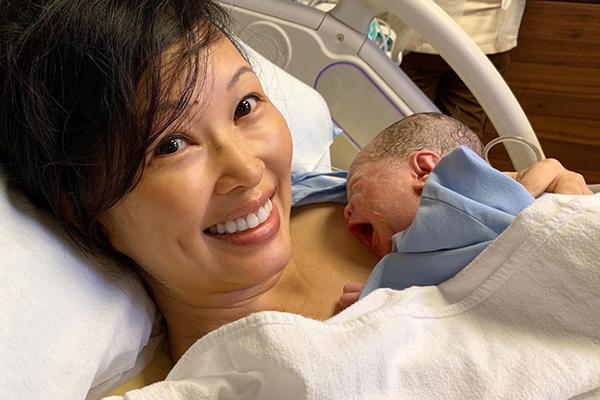 Sinh con được 2 tuần, Shark Linh - Thương Vụ Bạc Tỷ đã vi vu dạo phố, thần thái xinh đẹp chiếm ngay spotlight-3