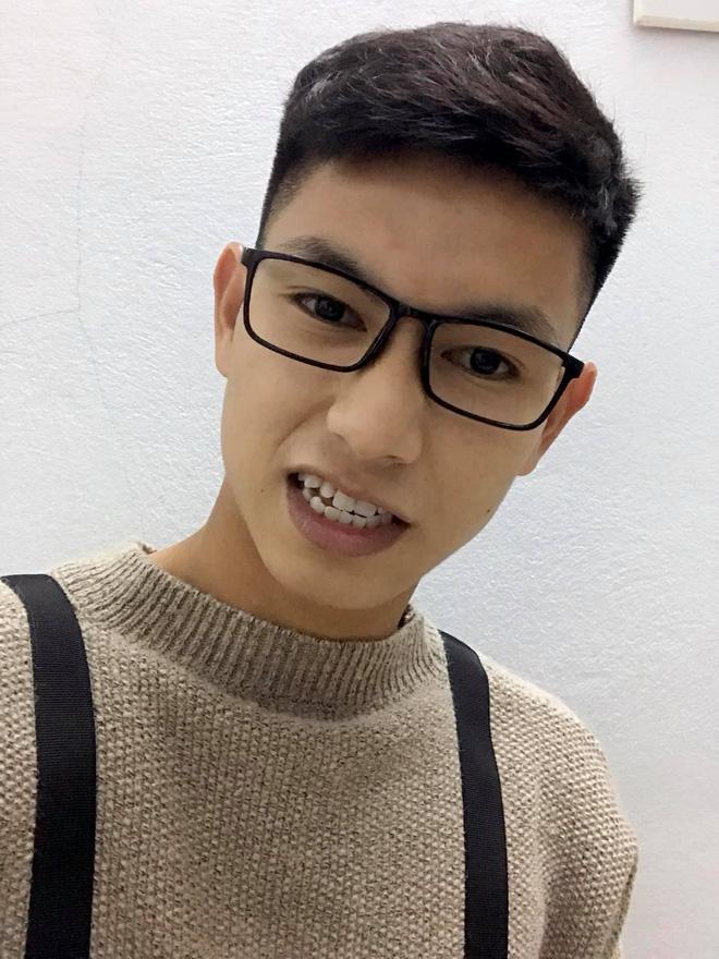 Clip giờ mới lên sóng: Hotboy thế hệ mới của U22 Việt Nam đốn tim fan với khoảnh khắc chạy lon ton đi xin cúp fake-2