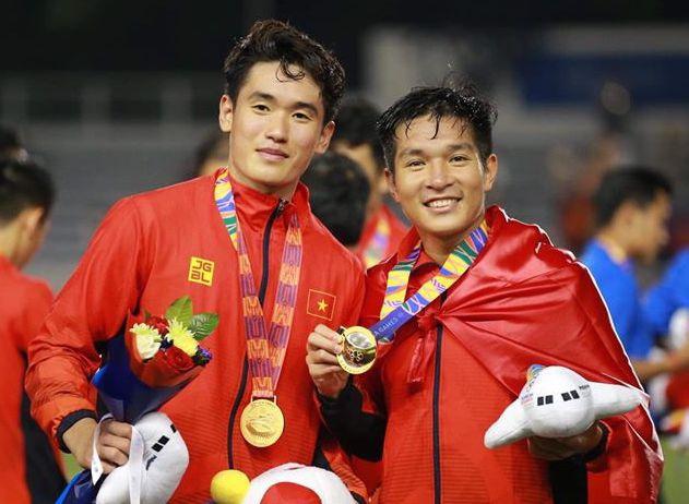 Bộ ba Văn Hậu, Tấn Sinh, Hoàng Đức được fan khen càng lớn càng đẹp-9