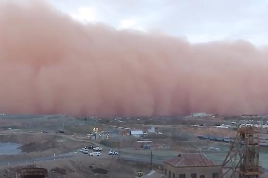 Đoàn tàu dài gần 3 km xuyên sa mạc Sahara