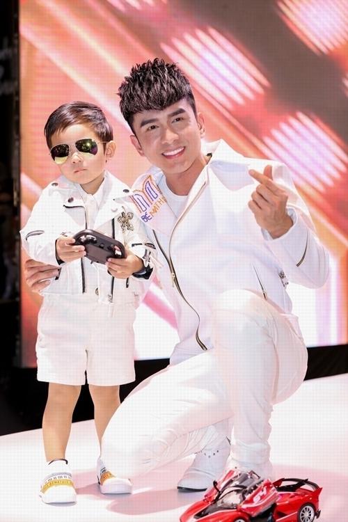 Con trai Đan Trường diễn vedette sành điệu-5