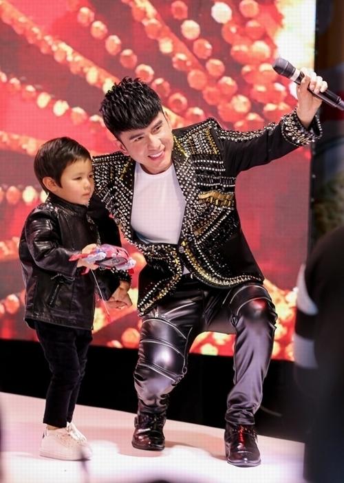 Con trai Đan Trường diễn vedette sành điệu-6