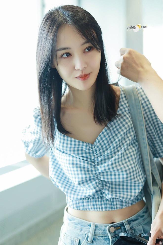 Không còn thảm họa thời trang, Trịnh Sảng ngày càng mặc đẹp ra sân bay-2