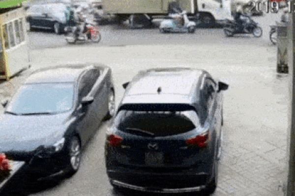 Cán bộ công an lái Mercedes gây tai nạn chết người-2