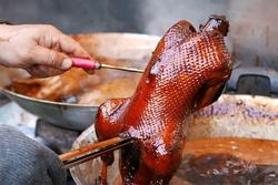Nếm vịt caramen thấm vị trên đường phố Đài Loan