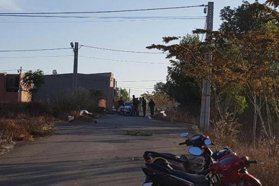 Người đàn ông bốc cháy ngùn ngụt giữa đường