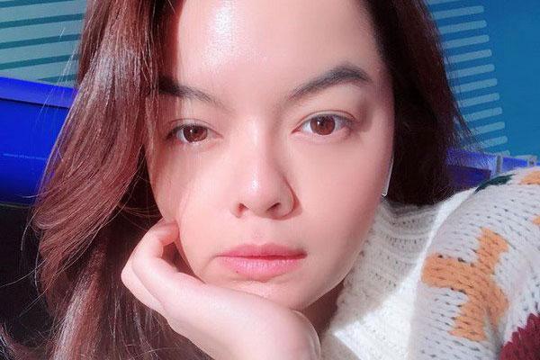 Phạm Quỳnh Anh bây giờ mặc bạo lắm rồi, diện hẳn đầm khoe ngực lộ cả nội y-12