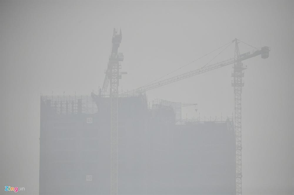 Ô nhiễm không khí tăng cao, các ngả đường Hà Nội mịt mờ-13