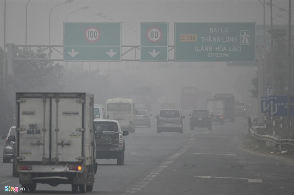 Ô nhiễm không khí tăng cao, các ngả đường Hà Nội mịt mờ-8