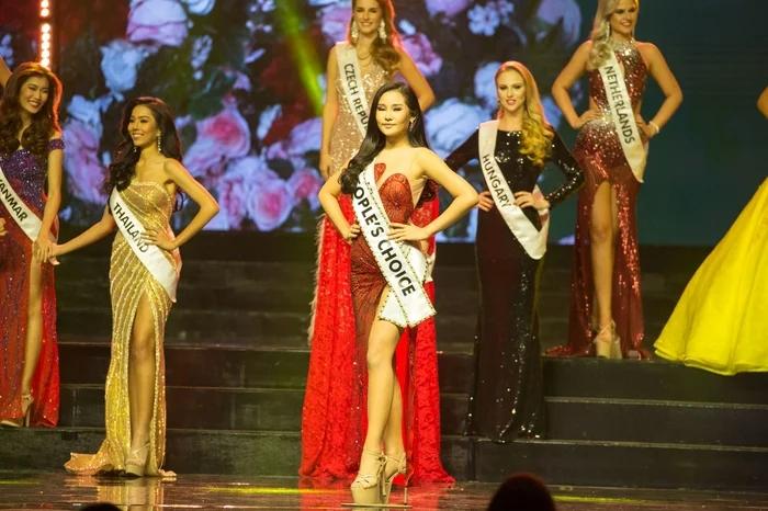 Váy núi lửa phun trào của Catriona Gray đạt kỷ lục là chiếc váy có nhiều phiên bản đạo nhái nhất 2019-7