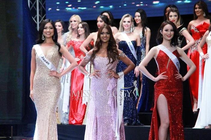 Váy núi lửa phun trào của Catriona Gray đạt kỷ lục là chiếc váy có nhiều phiên bản đạo nhái nhất 2019-12