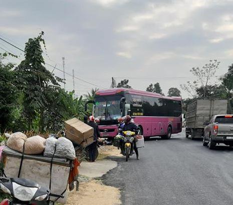 Đi mua quà sinh nhật cho con bị xe khách tông, chồng chết, vợ nguy kịch-1