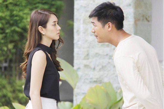 Ký đơn ly hôn, chồng thất kinh khi thấy vợ vừa khóc vừa cười khoái trá