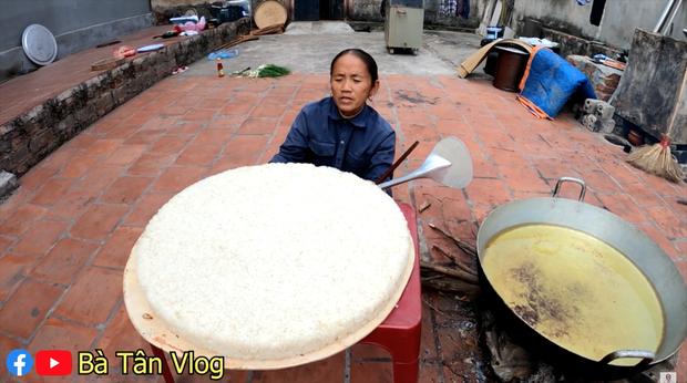 Làm cơm cháy siêu to khổng lồ nhưng bị nát vụn vào phút cuối, Bà Tân Vlog làm người xem tiếc hùi hụi-3