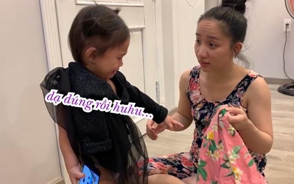 Lần đầu chơi sang mua giày trẻ con 849.000 về con không chịu đi, Lê Dương Bảo Lâm rụng rời-3