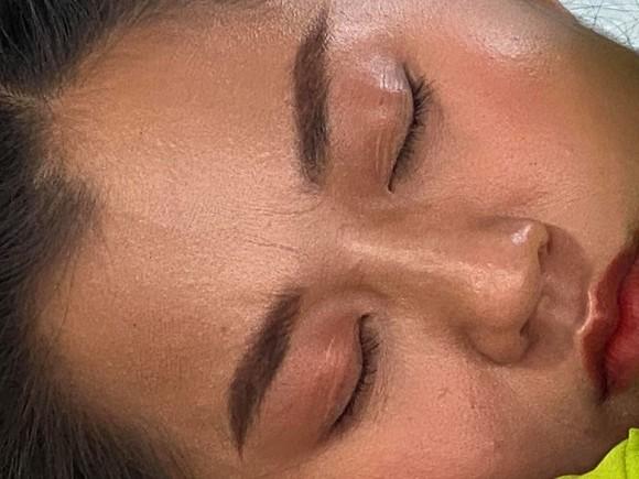 Quang Trung chụp trộm Lâm Vỹ Dạ ngủ còn zoom tận mặt làm lộ khuyết điểm nhan sắc đàn chị-3