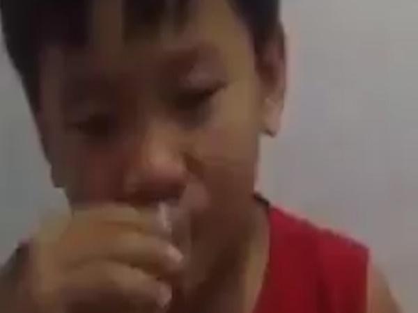 Vụ cha ép con uống rượu: Có thể xử lý hình sự tội hành hạ người khác-2