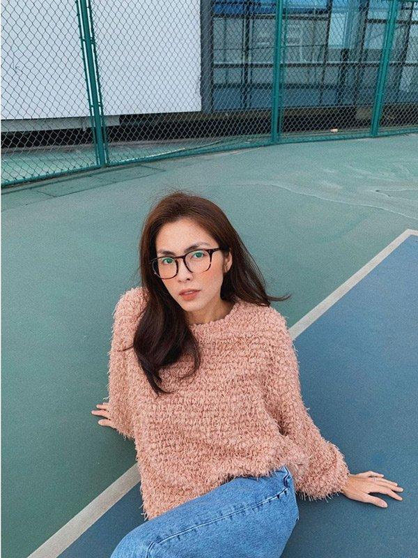 Tăng Thanh Hà trẻ như nữ sinh với set đồ giản dị ai cũng có thể học theo-3