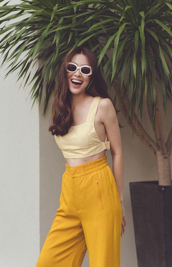 Tăng Thanh Hà trẻ như nữ sinh với set đồ giản dị ai cũng có thể học theo-10