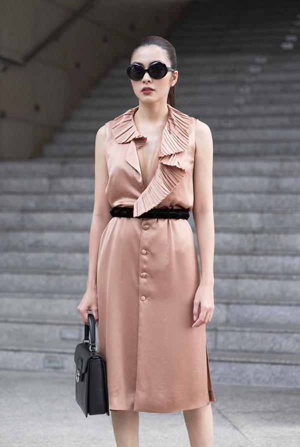 Tăng Thanh Hà trẻ như nữ sinh với set đồ giản dị ai cũng có thể học theo-8