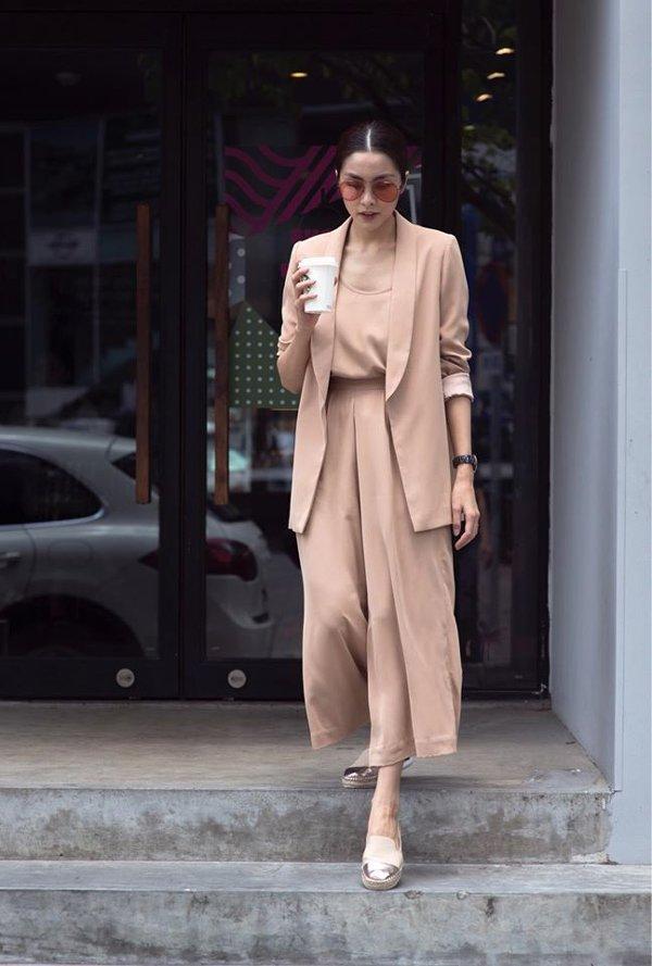 Tăng Thanh Hà trẻ như nữ sinh với set đồ giản dị ai cũng có thể học theo-9