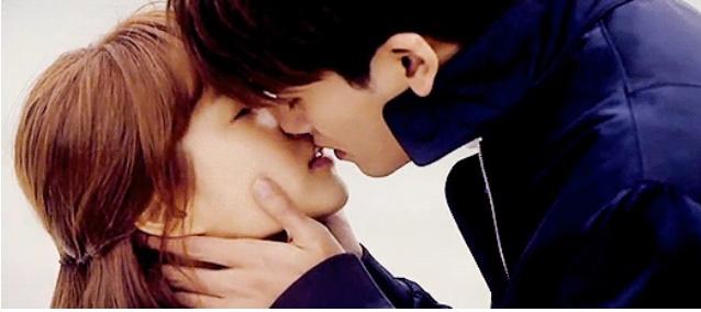 10 cảnh hôn hấp dẫn nhất màn ảnh Hàn thập kỷ qua-8