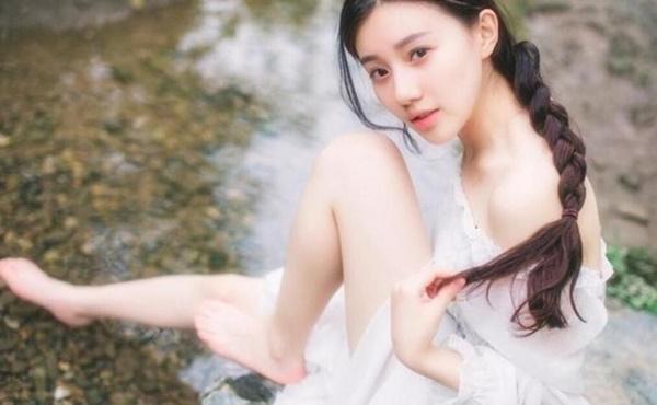 Cô đào sexy dùng 140 thùng nước khoáng đóng cảnh tắm là ai?-4