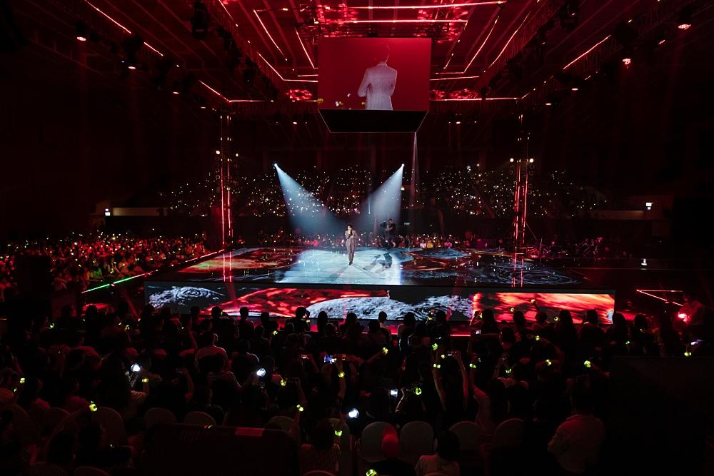 Concert Vũ Cát Tường: Chủ nhân ngã lộn ai nấy hết hồn, Diệu Nhi - Khả Như quẩy tung nóc-1