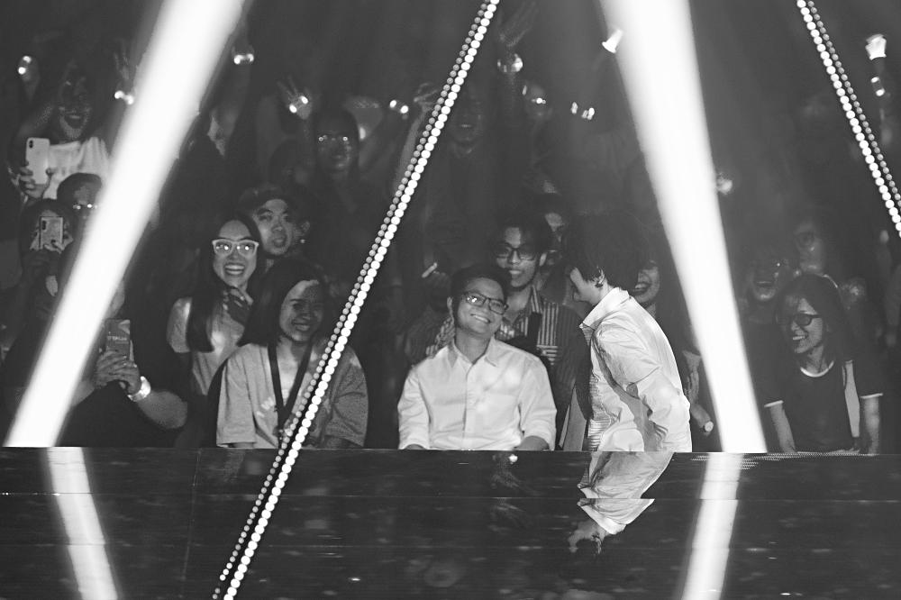 Concert Vũ Cát Tường: Chủ nhân ngã lộn ai nấy hết hồn, Diệu Nhi - Khả Như quẩy tung nóc-5