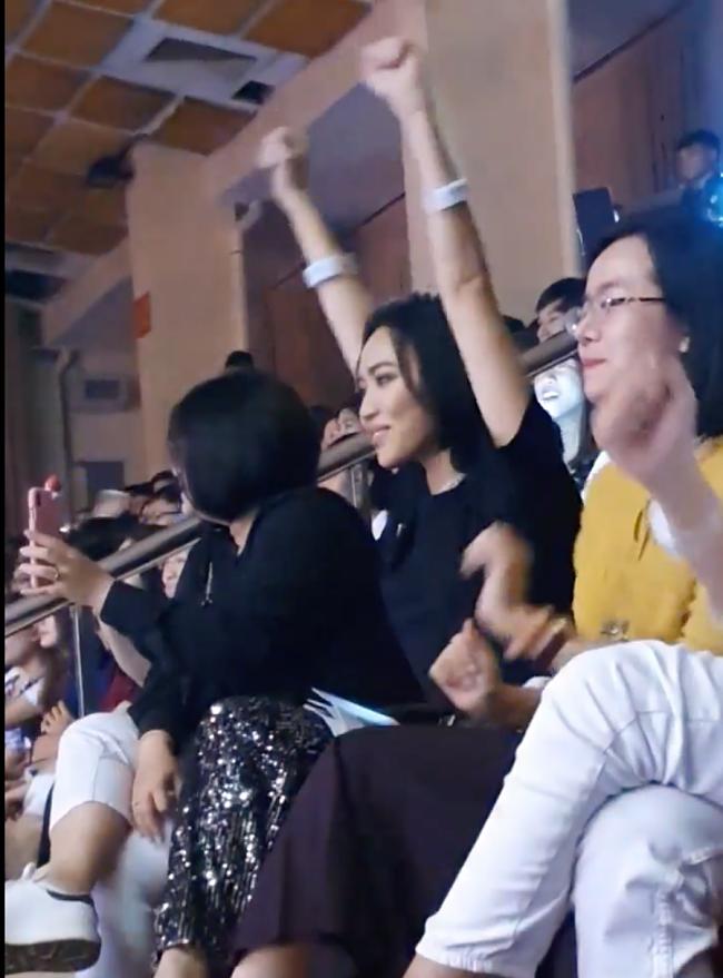 Concert Vũ Cát Tường: Chủ nhân ngã lộn ai nấy hết hồn, Diệu Nhi - Khả Như quẩy tung nóc-11