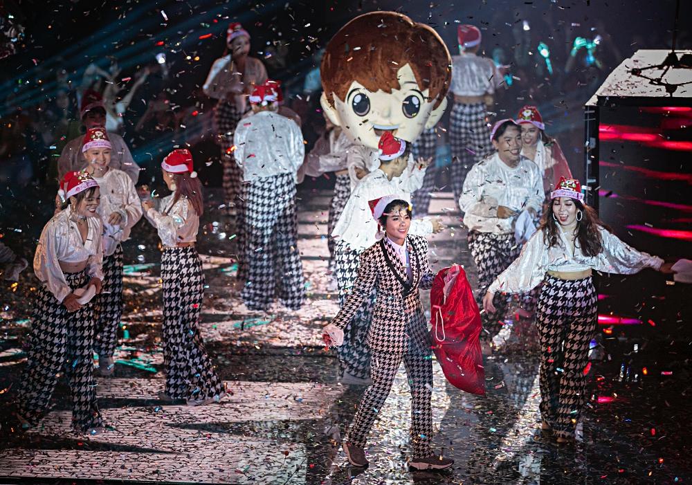 Concert Vũ Cát Tường: Chủ nhân ngã lộn ai nấy hết hồn, Diệu Nhi - Khả Như quẩy tung nóc-15