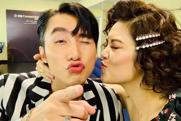 Điệu nhảy đau tay còn chưa hết hot, Sơn Tùng đã nhá hàng vũ đạo MV mới?-4