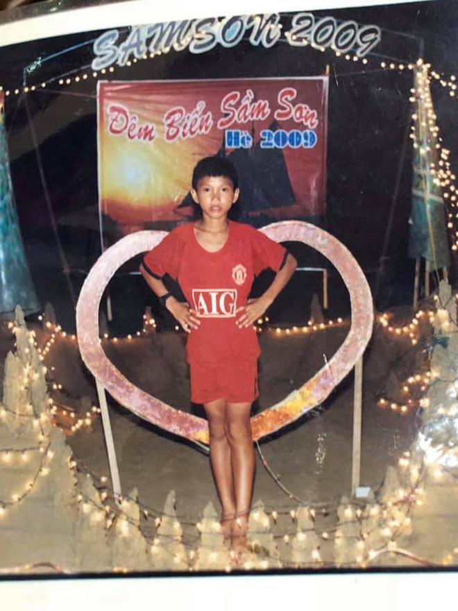 Đăng ảnh đẹp chuẩn soái ca, Văn Hậu bị bạn gái hotgirl bóc phốt bằng bức ảnh cách đây 10 năm-2