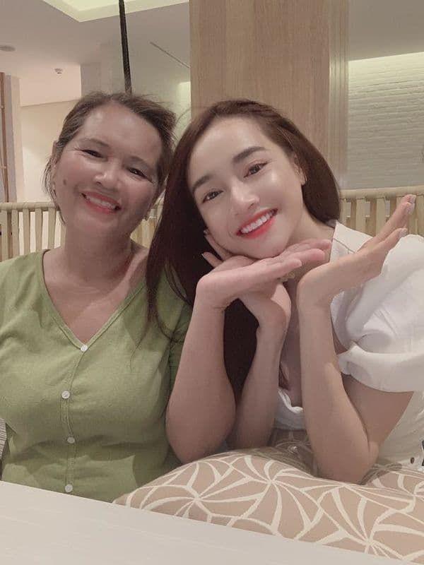 Xui như Trường Giang: Chụp hình bên vợ là lập tức làm nền bởi nước da một trời một vực-5