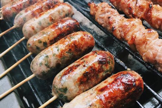 Dồi sụn nướng nóng hổi cho ngày đông Hà Nội