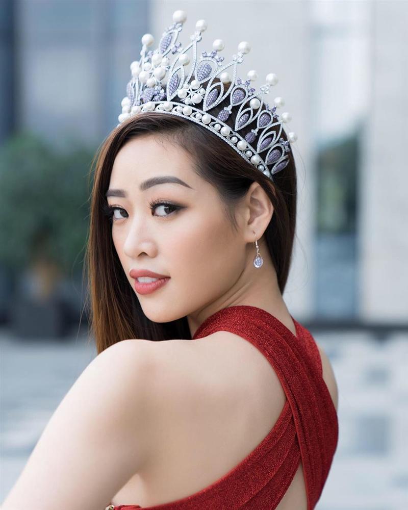 Thả dáng trong bộ đầm ôm, Hoa hậu Hoàn vũ Khánh Vân bị nhắc nhở: Trình diễn đẹp thôi chưa đủ-4