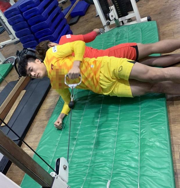 Đang tập trung cho VCK U23 châu Á, thủ môn Bùi Tiến Dũng nhận quyết định bất ngờ về việc cứu vãn sự nghiệp-1