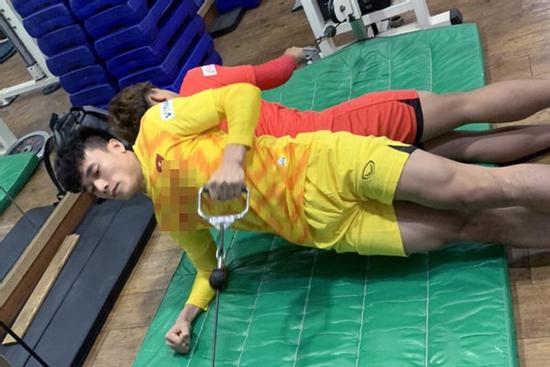 Đang tập trung cho VCK U23 châu Á, thủ môn Bùi Tiến Dũng nhận quyết định bất ngờ về việc cứu vãn sự nghiệp