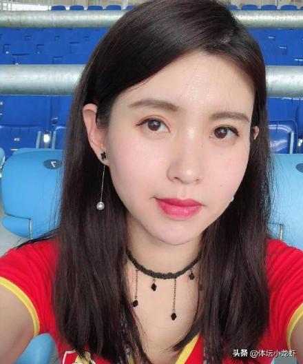 Những nữ phóng viên thể thao gây chú ý trên mạng xã hội-2