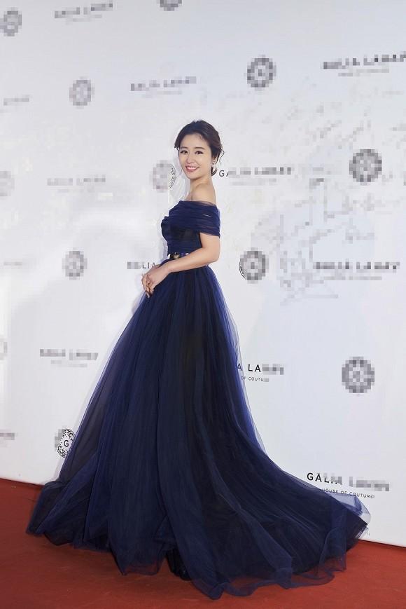 Hết lần này đến lần khác bị soi mói chuyện lão hóa, Lâm Tâm Như bất ngờ xuất hiện lộng lẫy tựa nữ thần-1