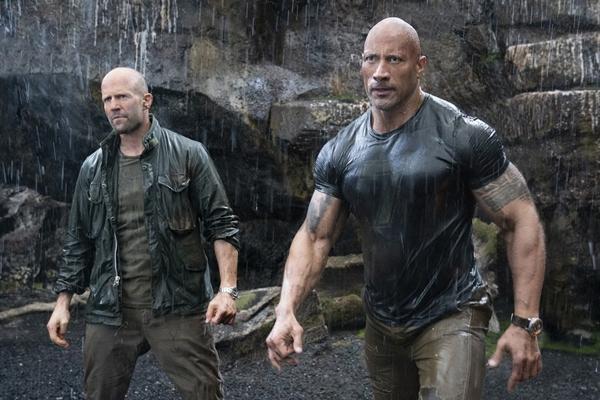 9. Fast & Furious Presents: Hobbs & Shaw (Universal) - 758,9 triệu USD: Phần ngoại truyện loạt Fast & Furious giúp chứng tỏ sức sống mãnh liệt của thương hiệu hành động - tốc độ, đặc biệt là bên ngoài Bắc Mỹ. Ngoài ra, yếu tố ngôi sao đến từ Dwayne “The Rock” Johnson và Jason Statham cũng cần phải kể tới. Thành công phòng vé của Hobbs & Shaw khiến Universal muốn biến đây dần trở thành thương hiệu độc lập, không cần phải lệ thuộc vào Fast & Furious nữa, nhất là khi mạch truyện chính chuẩn bị dừng lại vào năm 2021.