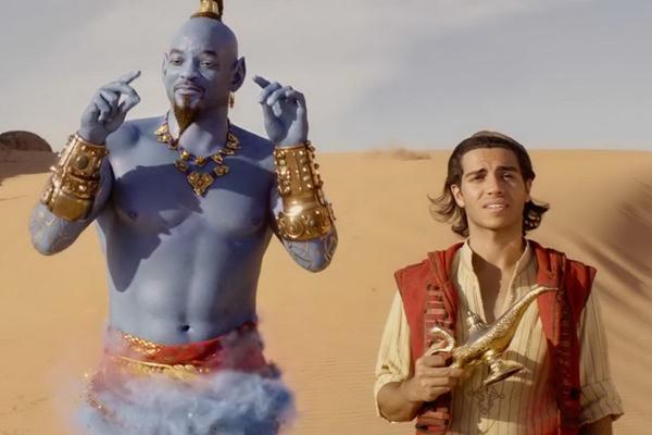 7. Aladdin (Disney) - 1,05 tỷ USD: Gây nhiều tranh cãi trước giờ ra rạp, nhưng Aladdin rốt cuộc vẫn thu bộn tại phòng vé. Câu chuyện nguyên tác rất đỗi quen thuộc với khán giả thuộc mọi lứa tuổi, các đối thủ ra rạp cùng lúc tỏ ra hụt hơi, sự tỏa sáng của Will Smith trong vai Thần Đèn, tất cả đã giúp tạo nên thành công hồi giữa mùa hè. Hiện Disney đã lên kế hoạch thực hiện phim ngoại truyện về Hoàng tử Anders (Billy Magnussen) - nhân vật được sáng tạo mới cho phiên bản live-action của Aladdin.