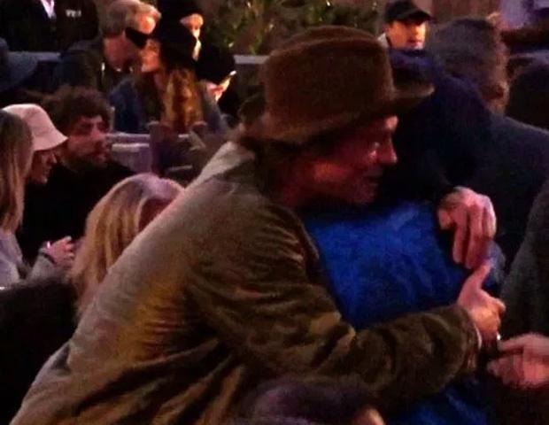 Angelina Jolie tức giận vì Brad Pitt dẫn tình mới đến gặp các con?-2